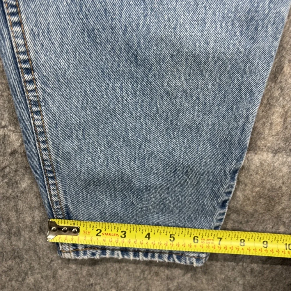 Levis waist 32